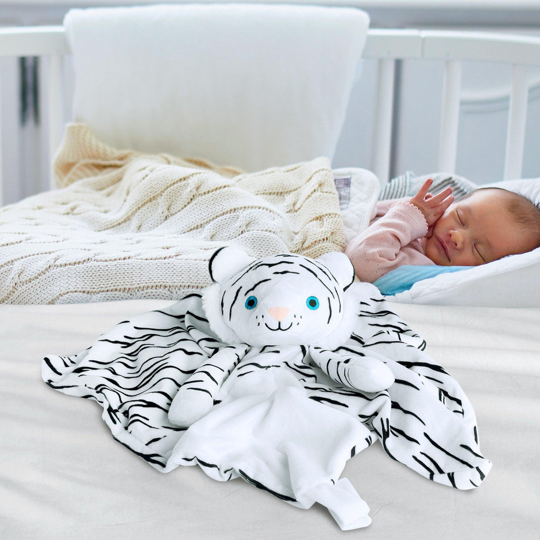 TOY--KIDS--Delly the White Tiger--with the built-in sound machine--CUDDLES AND SLEEP!!