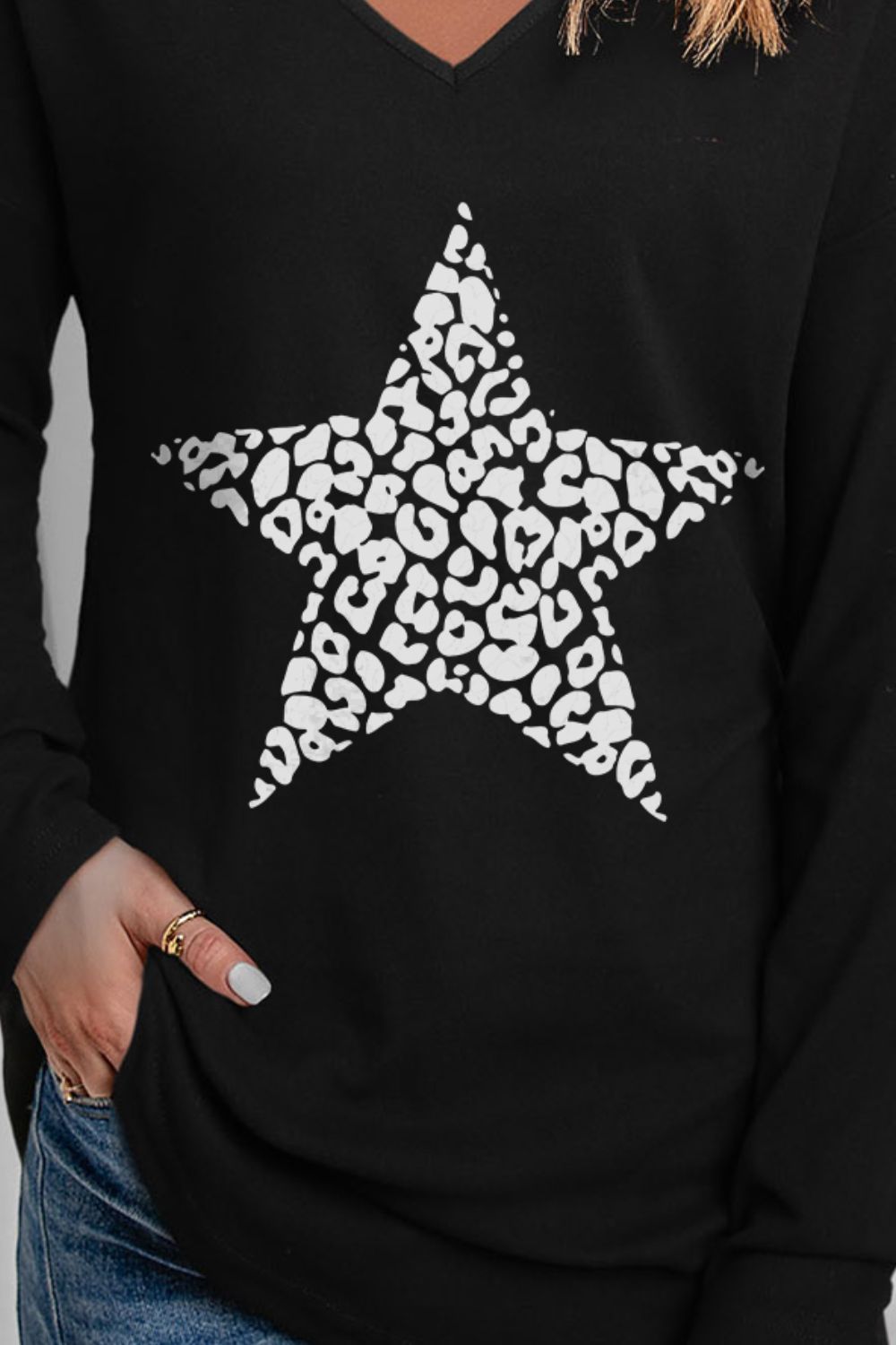 LADIES--You Deserve a STAR!! Leopard Star Graphic V-Neck Top