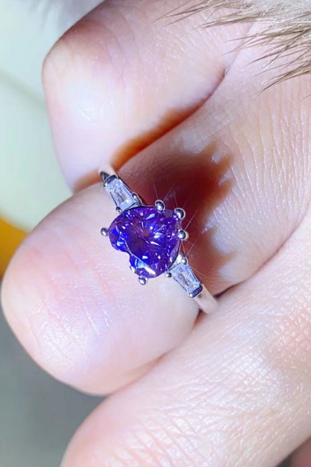 LADIES-JEWELRY—RING—1 Carat Moissanite Heart-Shaped Platinum-Plated Ring in Purple